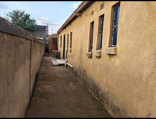 2 BEDROOM HOUSE FOR SALE IN THULANI